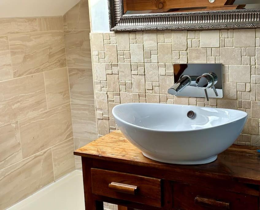 Little Bream - Pretty Cosy Cottage, Sea Views, Walk To The Beach Mawnan Smith Exterior photo